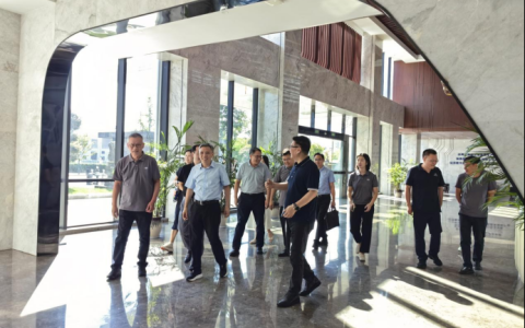 携手共进，智造未来——金华职业技术大学校长梁克东一行到访世界杯官方网站股份
